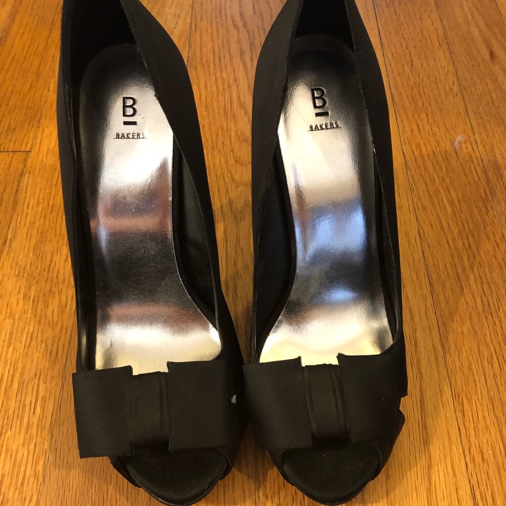 Bakers Peep Toe Bow Heels, 9 but fits like 8.5